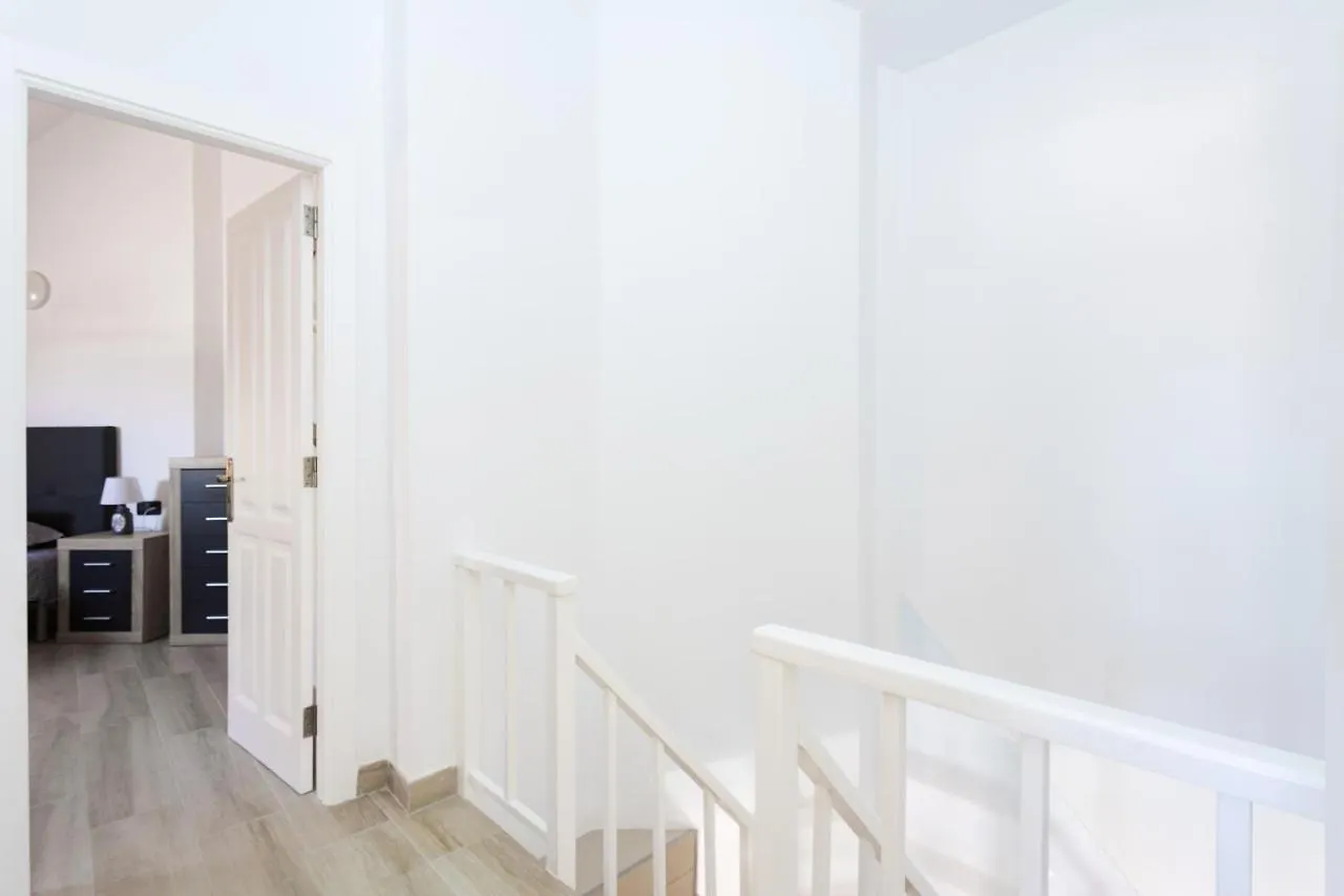 公寓 Exclusive Attic Las Vistas 3 With Breathtaking Sea View, Only 100 M To The Sea, Heated Pool, Aircon, Wifi 阿罗纳 西班牙