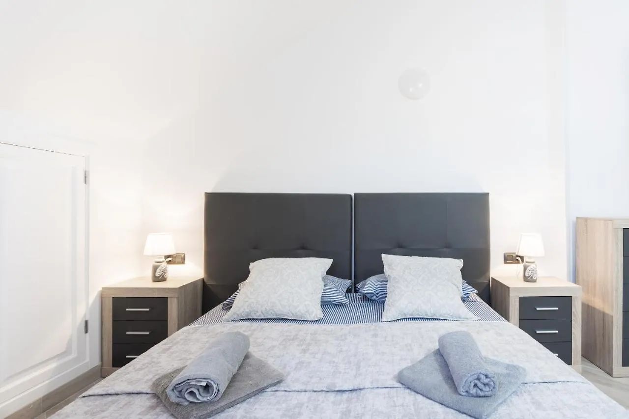 Exclusive Attic Las Vistas 3 With Breathtaking Sea View, Only 100 M To The Sea, Heated Pool, Aircon, Wifi 阿罗纳 0*,  西班牙